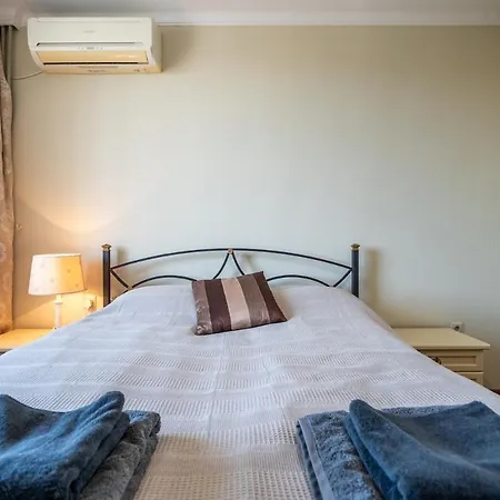 Elegant Aristocratic 2 Bdrm Flat, Location * Szófia