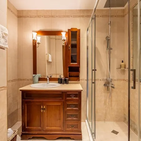 Elegant Aristocratic 2 Bdrm Flat, Location * Szófia