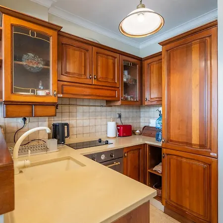 Elegant Aristocratic 2 Bdrm Flat, Location Szófia