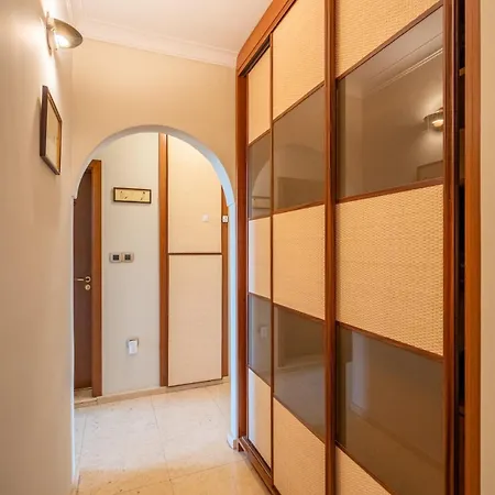 Apartman Elegant Aristocratic 2 Bdrm Flat, Location