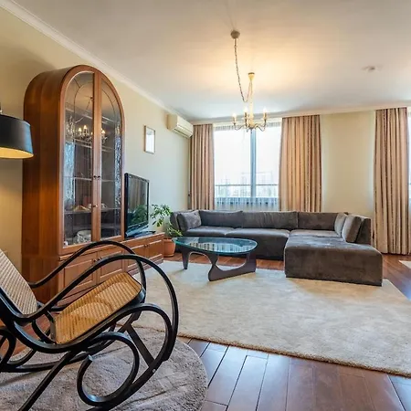 Apartman Elegant Aristocratic 2 Bdrm Flat, Location Szófia