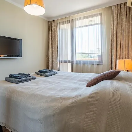 Lejlighed Elegant Aristocratic 2 Bdrm Flat, Location *