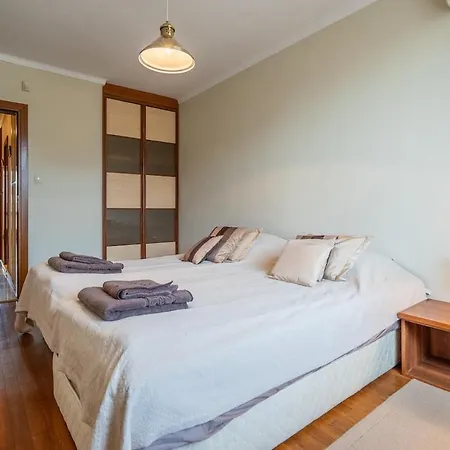 Elegant Aristocratic 2 Bdrm Flat, Location *