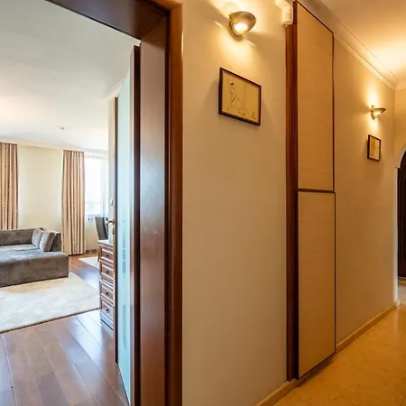 Elegant Aristocratic 2 Bdrm Flat, Location סופיה