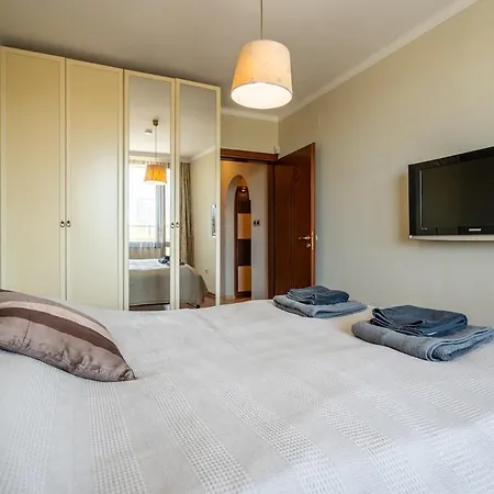 Lejlighed Elegant Aristocratic 2 Bdrm Flat, Location *