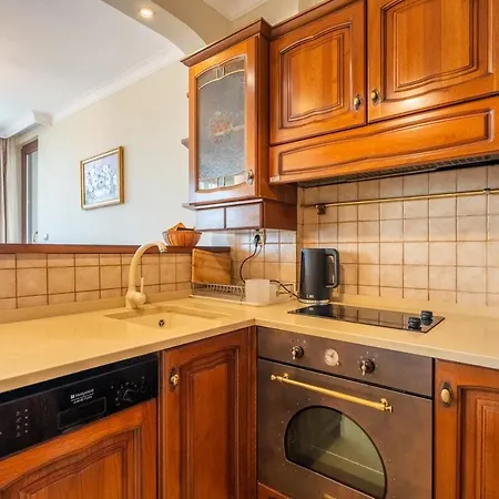 Elegant Aristocratic 2 Bdrm Flat, Location דירה