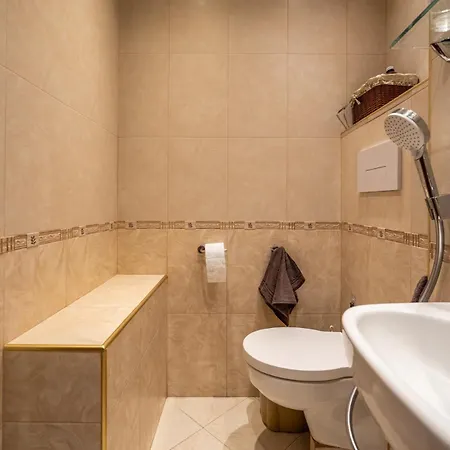 Elegant Aristocratic 2 Bdrm Flat, Location Lejlighed Sofia