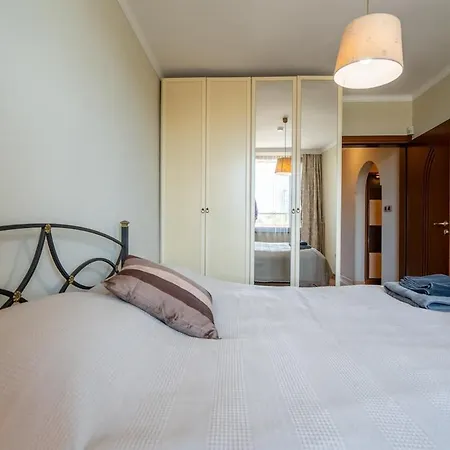 Apartman Elegant Aristocratic 2 Bdrm Flat, Location *