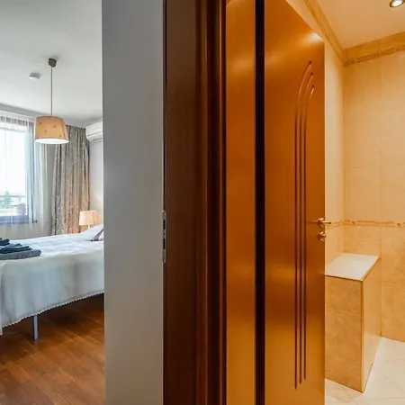Elegant Aristocratic 2 Bdrm Flat, Location Lejlighed *
