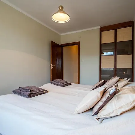 Apartman Elegant Aristocratic 2 Bdrm Flat, Location *