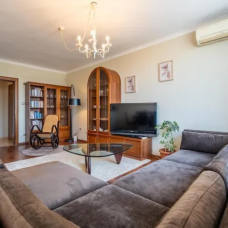 Elegant Aristocratic 2 Bdrm Flat, Location Lejlighed *