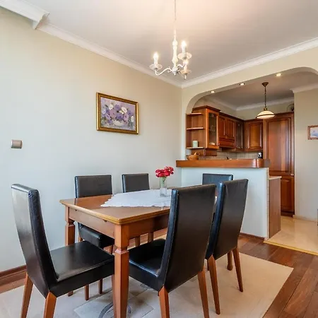 Elegant Aristocratic 2 Bdrm Flat, Location Sofia