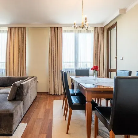 Elegant Aristocratic 2 Bdrm Flat, Location *