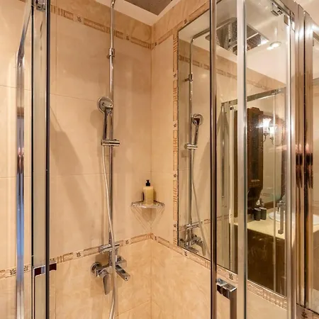 Elegant Aristocratic 2 Bdrm Flat, Location *