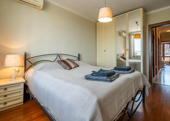 Elegant Aristocratic 2 Bdrm Flat, Location Lejlighed *