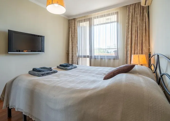 Lejlighed Elegant Aristocratic 2 Bdrm Flat, Location *