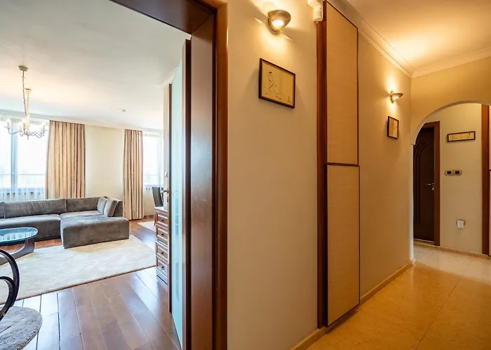 Elegant Aristocratic 2 Bdrm Flat, Location Sofia