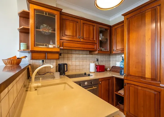 Elegant Aristocratic 2 Bdrm Flat, Location