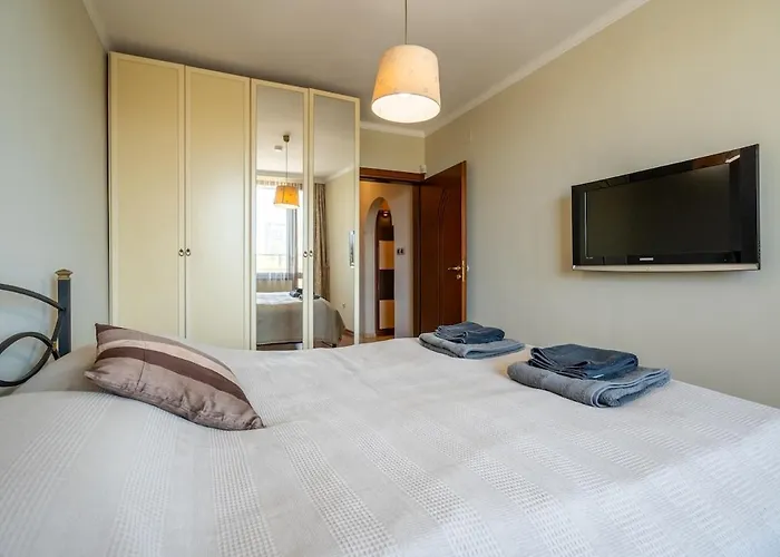 Lejlighed Elegant Aristocratic 2 Bdrm Flat, Location *