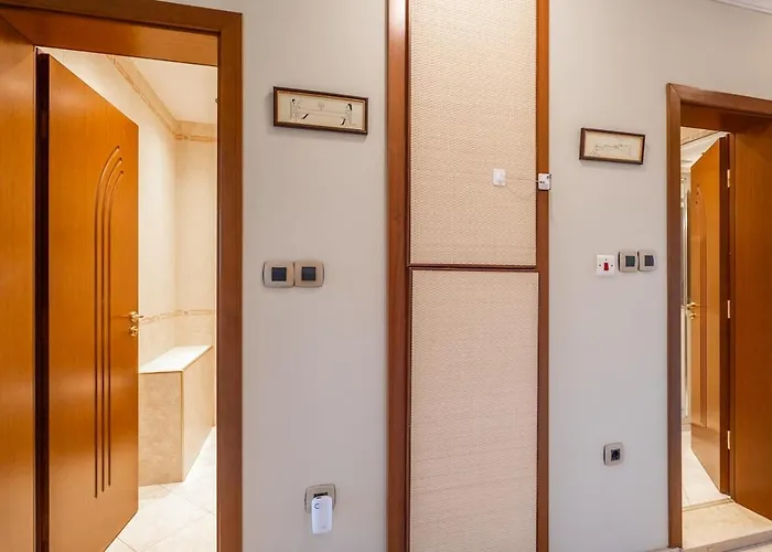 Elegant Aristocratic 2 Bdrm Flat, Location Lejlighed Sofia