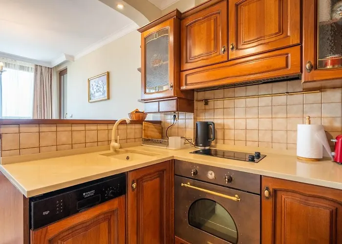 Elegant Aristocratic 2 Bdrm Flat, Location Lejlighed