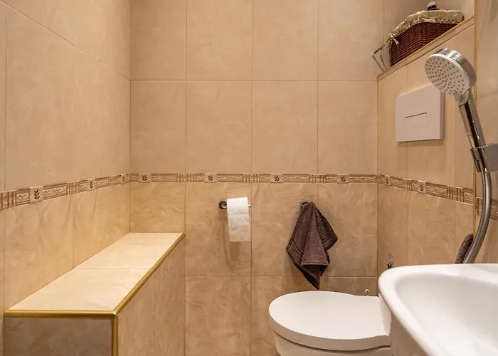 Elegant Aristocratic 2 Bdrm Flat, Location Lejlighed Sofia