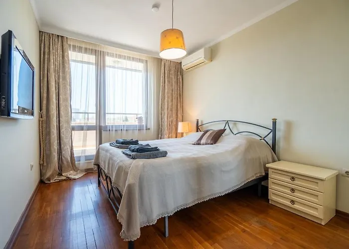 Elegant Aristocratic 2 Bdrm Flat, Location Lejlighed