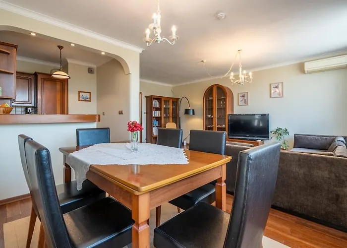 Lejlighed Elegant Aristocratic 2 Bdrm Flat, Location *