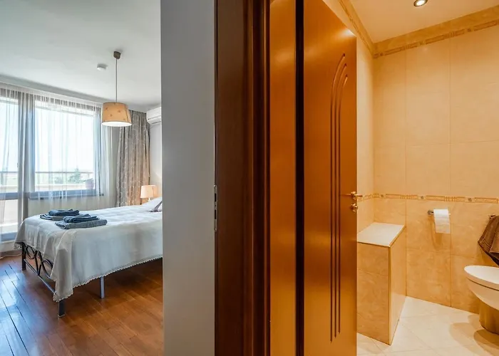 Elegant Aristocratic 2 Bdrm Flat, Location Lejlighed *