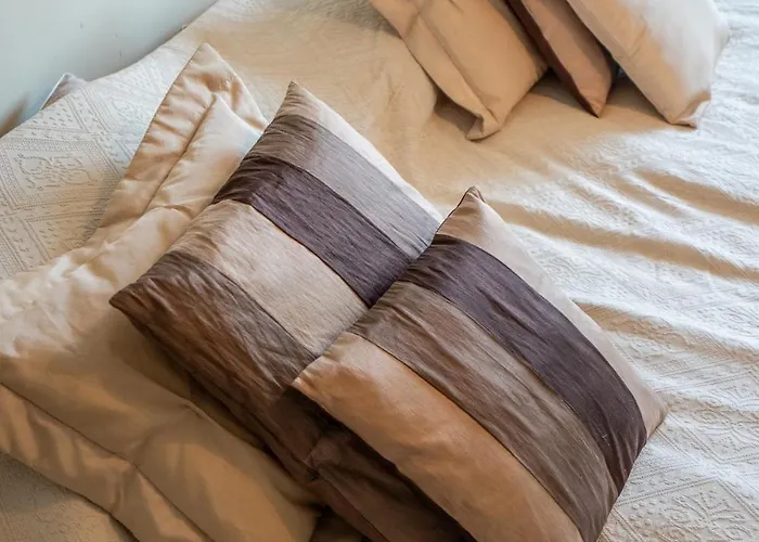 Elegant Aristocratic 2 Bdrm Flat, Location Lejlighed