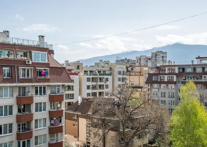 Elegant Aristocratic 2 Bdrm Flat, Location *