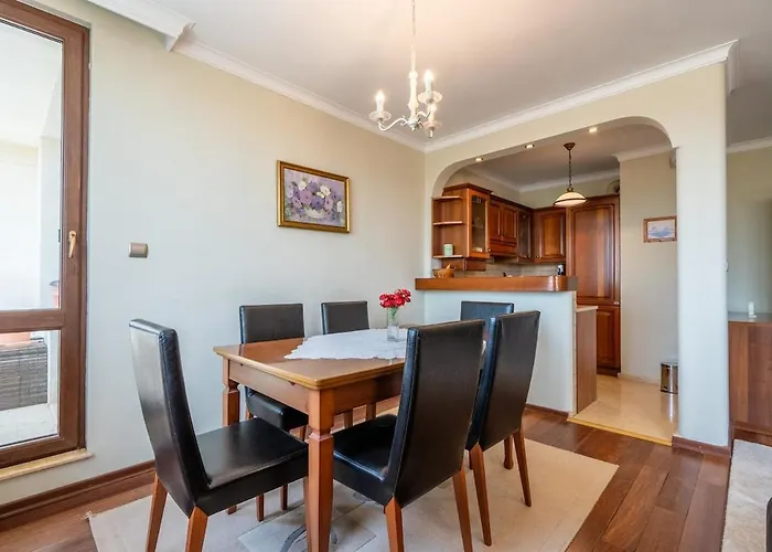 Elegant Aristocratic 2 Bdrm Flat, Location Sofia