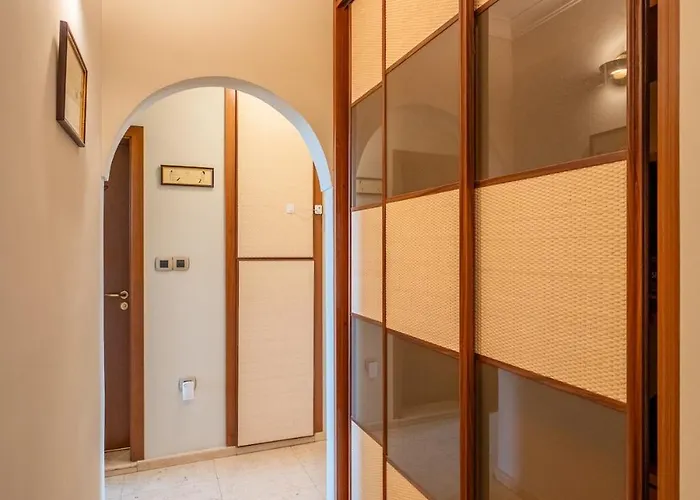 Lejlighed Elegant Aristocratic 2 Bdrm Flat, Location