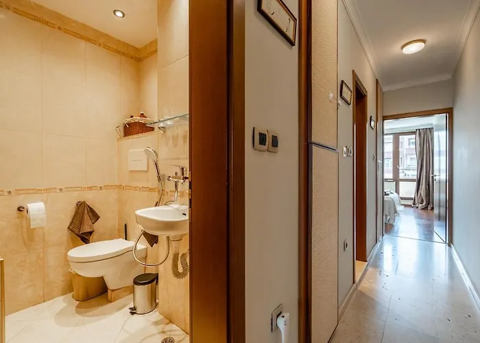 Elegant Aristocratic 2 Bdrm Flat, Location Lejlighed *