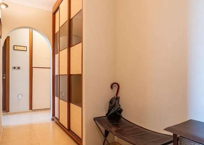 Elegant Aristocratic 2 Bdrm Flat, Location Lejlighed *