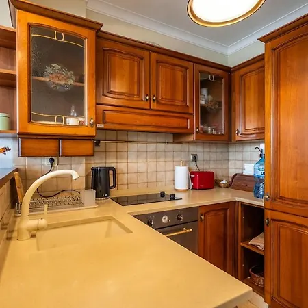 Elegant Aristocratic 2 Bdrm Flat, Location